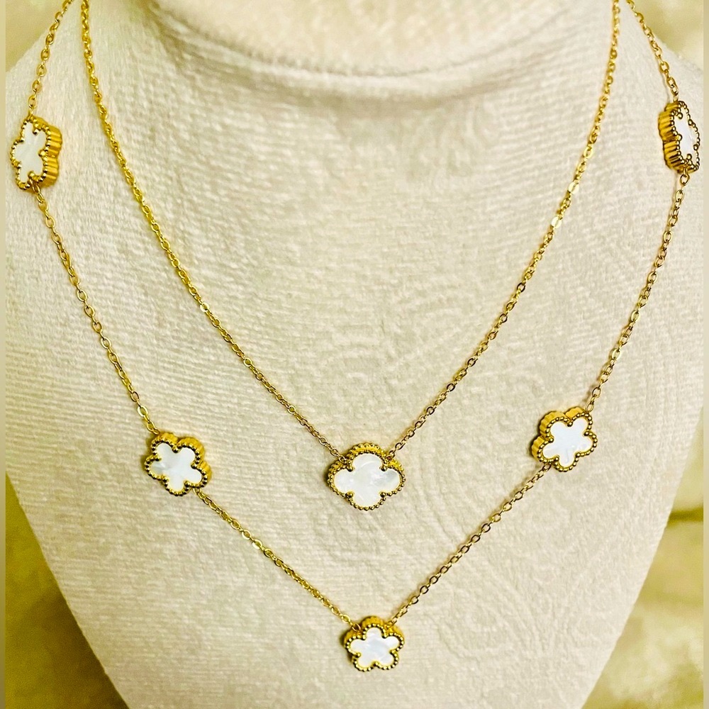 Beautiful Stainless Steel Clover Necklace, NEW!